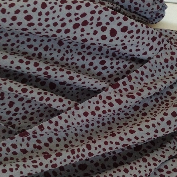 Ee some blouse size large color grey with red - Picture 5 of 6